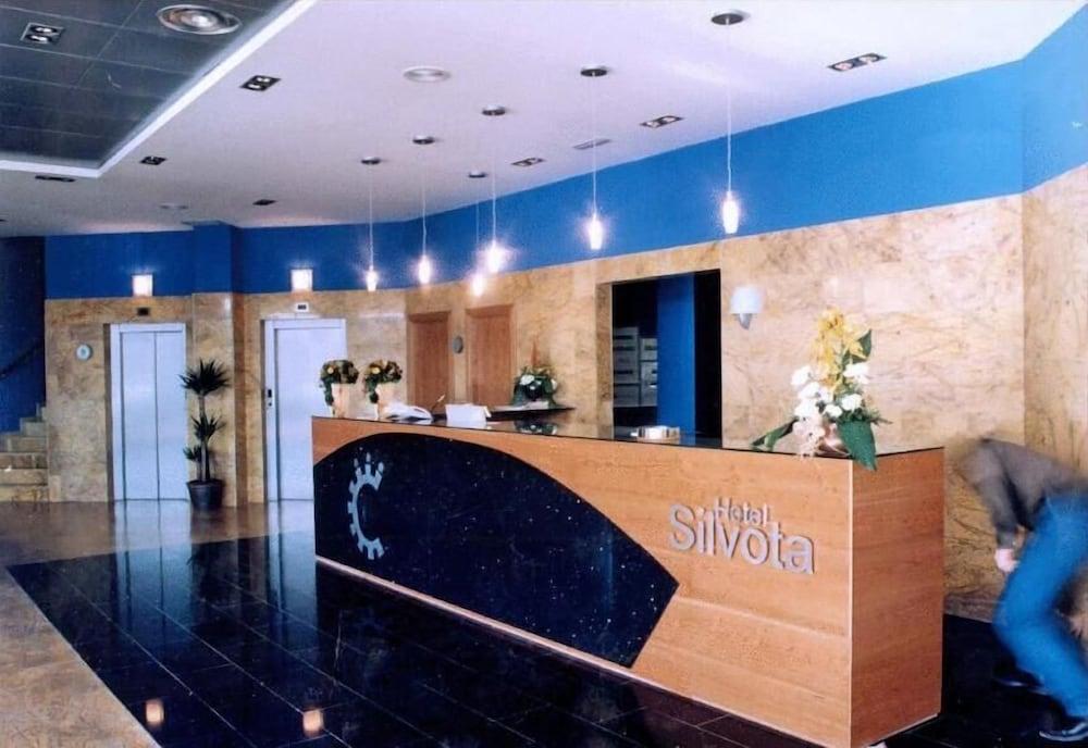 Hotel Silvota Lugo de Llanera Extérieur photo